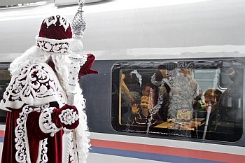 В новогодние каникулы на железнодорожных вокзалах и в поездах пройдут праздничные мероприятия