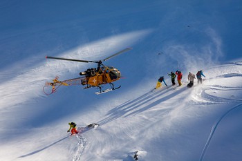 На курорте «Архыз» появилась услуга хели-ски для любителей внетрассового катания