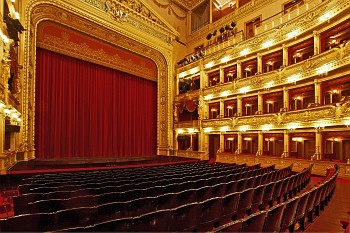 Национальный театр в Праге приглашает на экскурсию