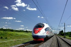 В период белых ночей пассажиры могут путешествовать из Москвы в Санкт-Петербург на поездах "Сапсан" с 20%-ной скидкой