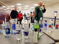 В аэропортах Киева и Минска запретили провозить жидкости в самолетах, направляющихся в Россию