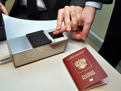 В 2015 году россиянам будут выдавать загранпаспорта с отпечатками пальцев