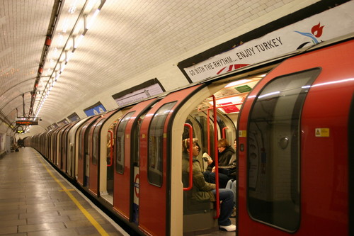 С 2015 года лондонское метро будет работать круглосуточно