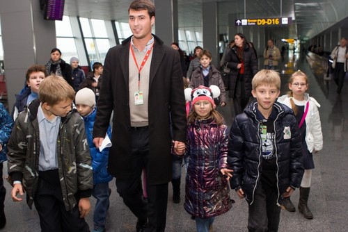«Трансаэро» открыла стойки для регистрации для пассажиров с детьми
