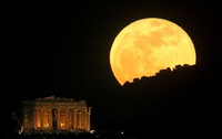 10 августа в Афинском Акрополе можно послушать концерт и полюбоваться на полнолуние