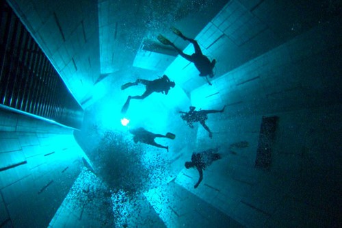 В итальянском отеле появился самый глубокий в мире крытый бассейн