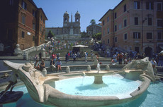 Знаменитый римский фонтан Баркача открылся после реставрации