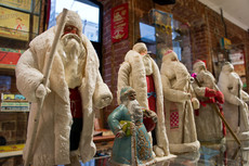 В Казани отрылась выставка Дедов Морозов