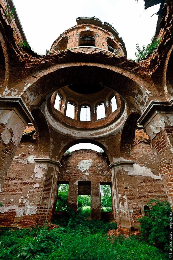 Смоленский трип: Часть 1 - По разрушенным церквям