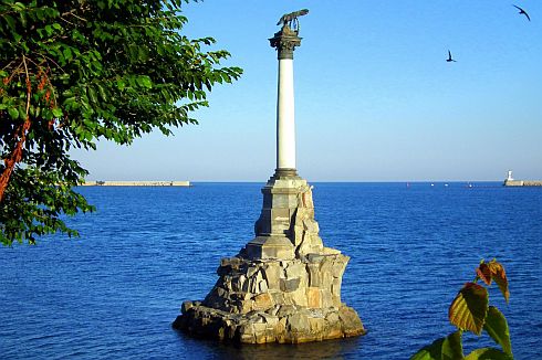 Достопримечательности Севастополя - Памятник затопленным кораблям