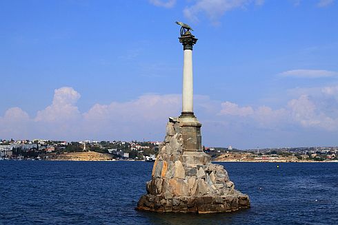 Достопримечательности Севастополя - Памятник затопленным кораблям
