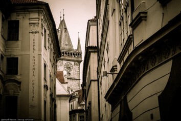Прага, Староместcкие куранты - спектакль у старой ратуши