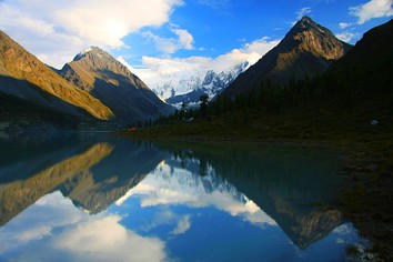 Алтай – горная страна, которая находится на территории России, Казахстана, Монголии и Китая
