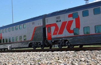 Между Москвой и Санкт-Петербургом начал курсировать новый фирменный двухэтажный поезд № 5/6