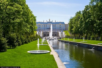 Музей-заповедник "Петергоф" открывается на 10 дней раньше и отменяет плату за фотографирование