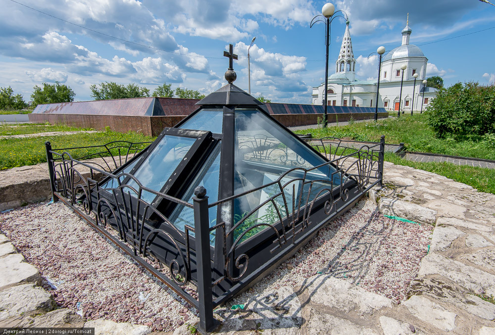 Серпухов кремль. Крепость Серпухов Кремль Серпухова. Серпуховский Кремль достопримечательности Серпухова. Серпухов Никольская часовня.