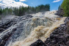 Водопад и вулкан Гирвас